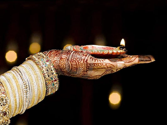 Trendy - to make your hands Instagram worthy this Karwa Chauth